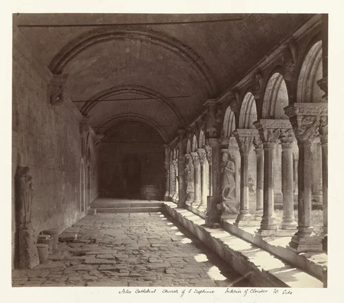 Kloostergang van de Saint-Trophime in Arles by anonymous, photograph, 1863-1865