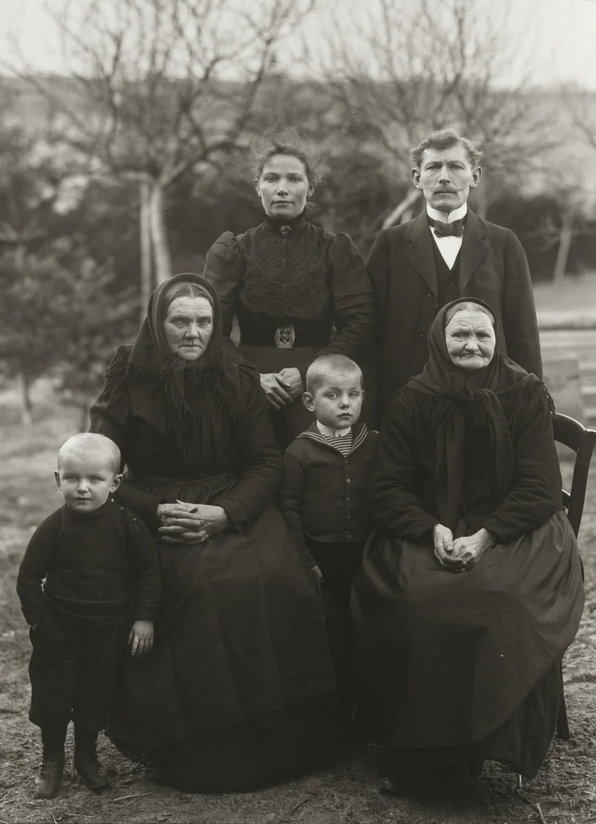 Farming Family by August Sander, photograph, 1911