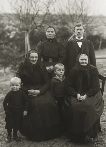 Farming Family by August Sander, photograph, 1911