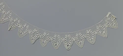 Strook kloskant met ovalen die diepe puntige schulpen vormen by anonymous, other, 1825-1849