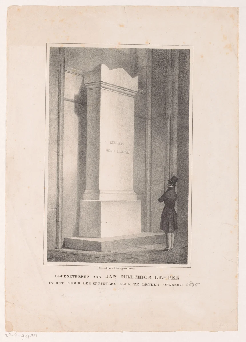 Man staat voor grafmonument van Joan Melchior Kemper by anonymous, print, 1835-1871