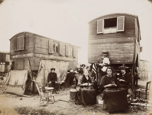 Zoniers, Porte de Choisy by Eugène Atget, photograph, 1913