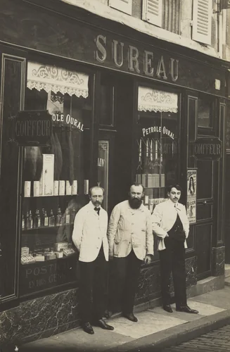 Coiffeur Sureau, Dijon by Unidentified Photographer, photograph, 1913