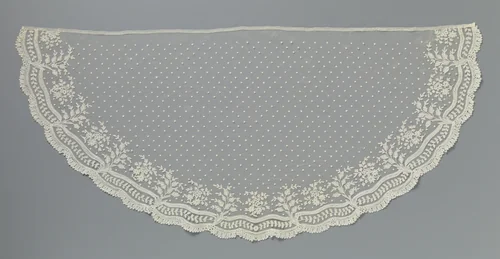 Voile van applicatiekant met golvende campane-rand by anonymous, other, 1885-1915
