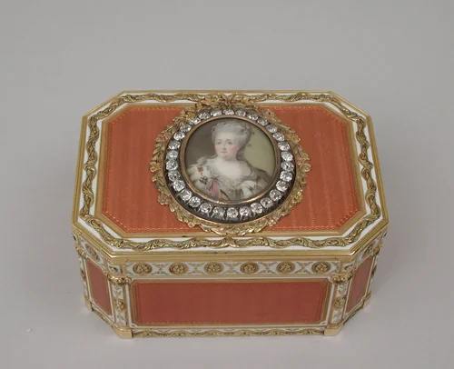 Snuffbox with portrait of Catherine II (1729–1796), Empress of Russia by Joseph Etienne Blerzy, metalwork, 1774-1775