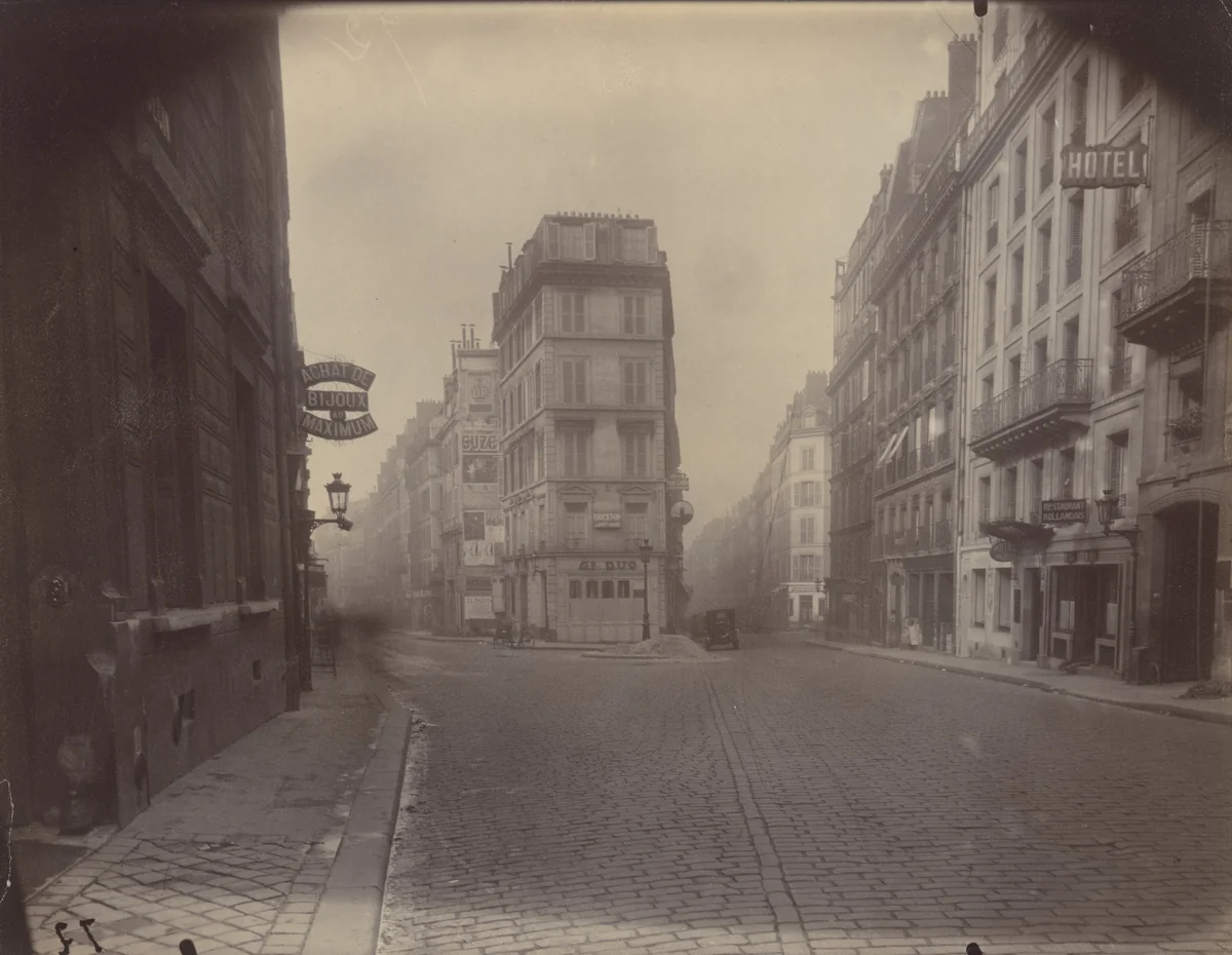 Rue Pigalle. à 6 h. du matin en avril 1925 by Eugène Atget, photograph, 1925