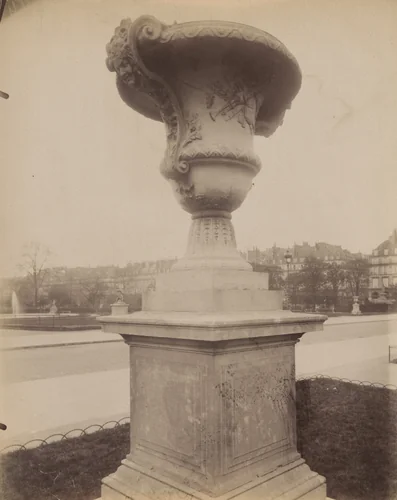 Tuileries (vase) by Eugène Atget, photograph, 1911