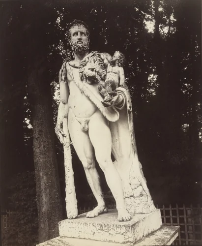 Versailles--Hercule Commode du Belvédère par Noël Jouvenet by Eugène Atget, photograph, 1923
