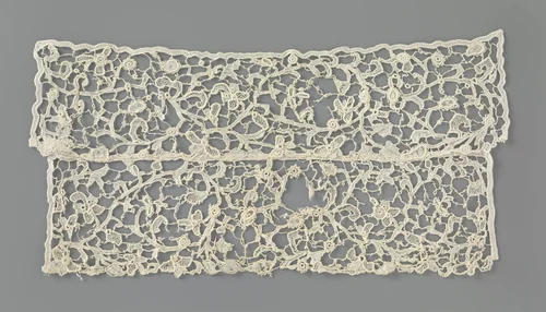 Verdubbelde strook naaldkant met ronde bloemen by anonymous, other, 1833-1965