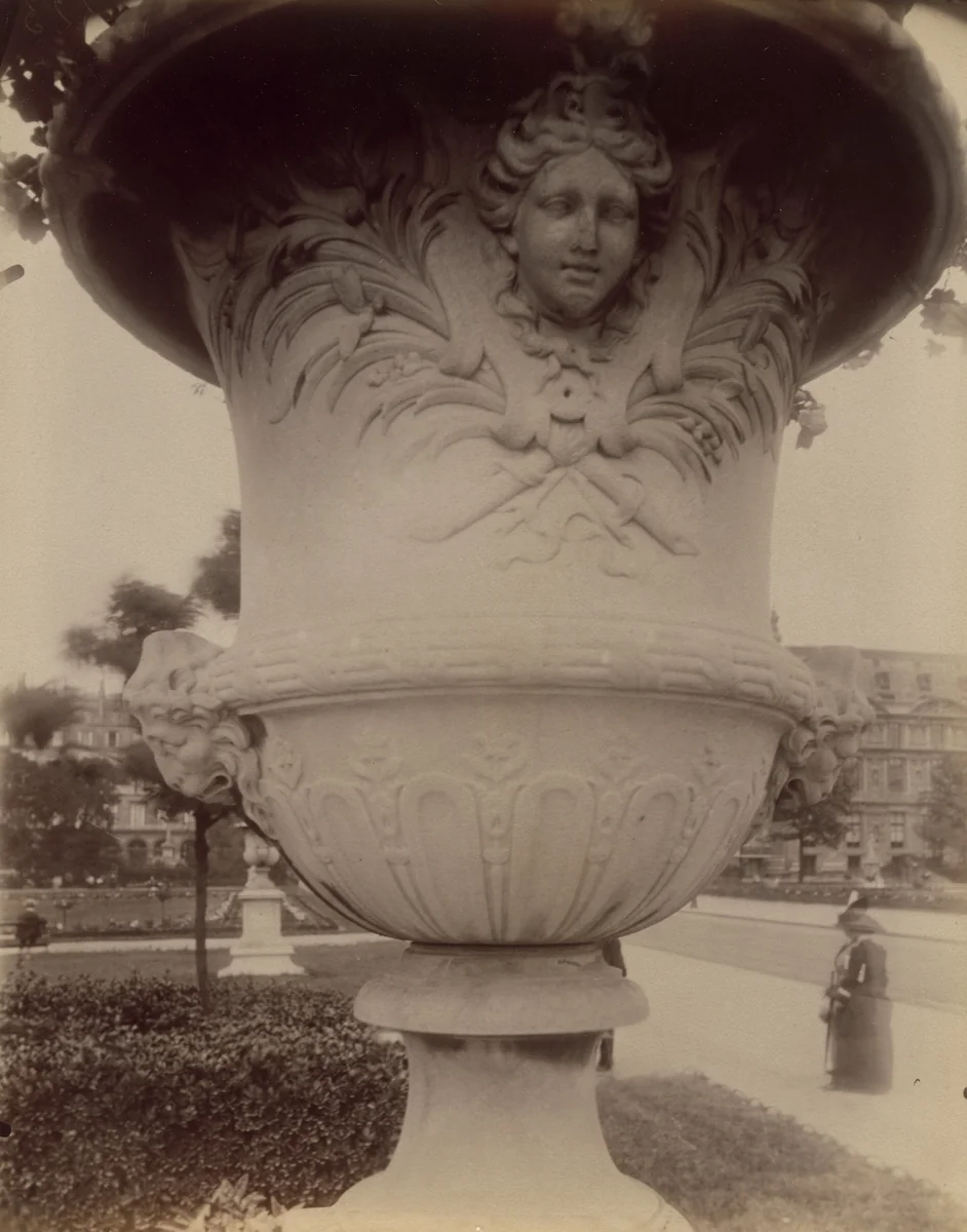 Tuileries (vase) by Eugène Atget, photograph, 1912