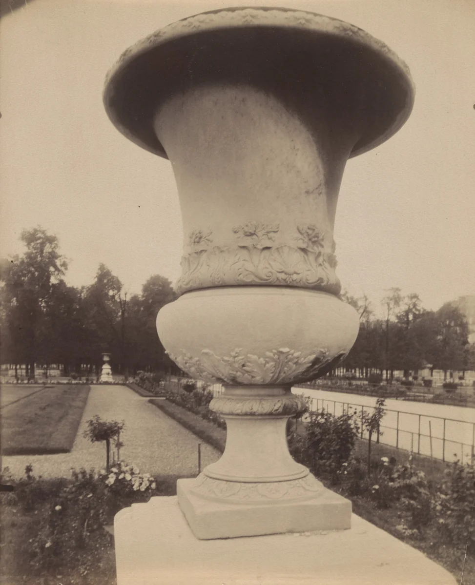 Tuileries (vase) by Eugène Atget, photograph, 1912