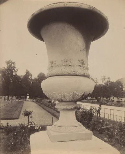 Tuileries (vase) by Eugène Atget, photograph, 1912
