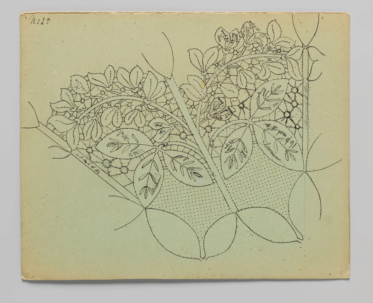 Kantpatroon voor een kleed van kloskant met goudenregentakken en -bloemen by Louise Wilhelmina van der Meulen-Nulle, textile, 1912