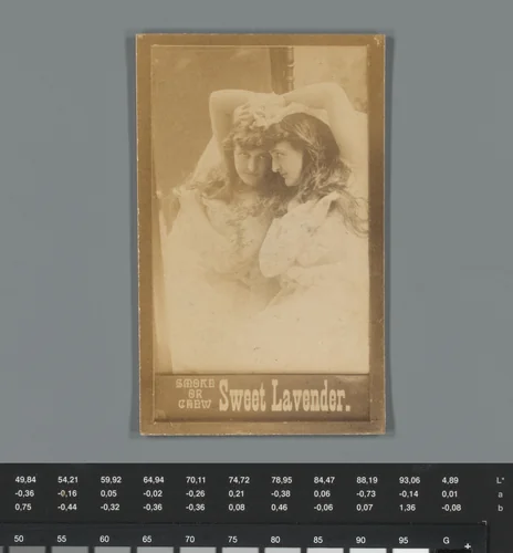 Reclame voor Sweet Lavender tabak met portret van een onbekende vrouw by anonymous, photograph, 1850-1915