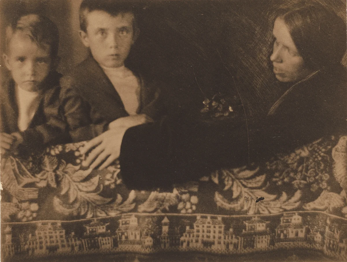 Family Group (Mrs. White, Maynard & Lewis) by Gertrude Käsebier, photograph, 1894-1904