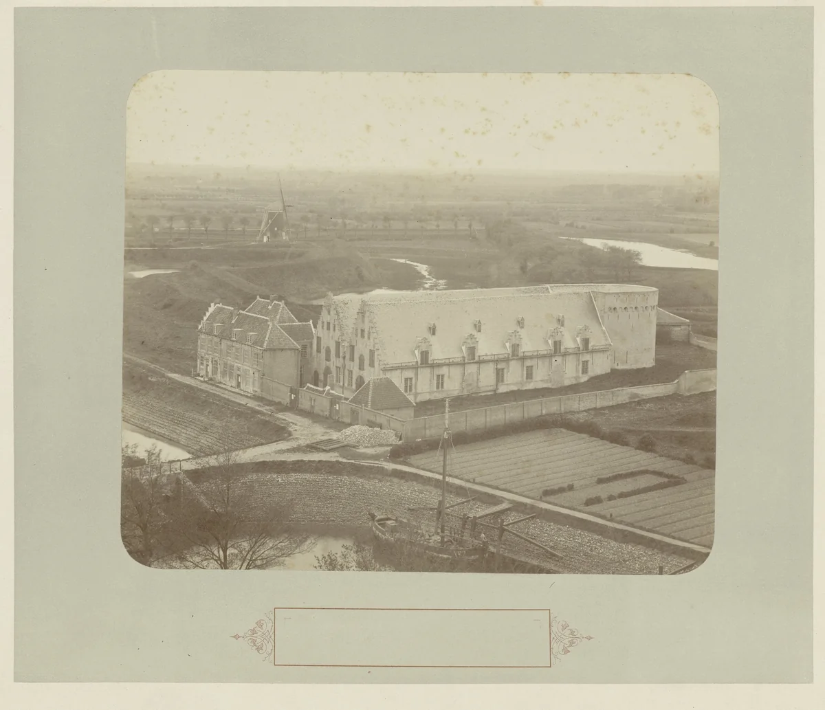 Gezicht op verdedigingswerken in Veere by anonymous, photograph, 1850-1880