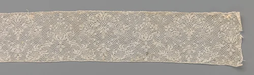 Strook kloskant met twee schildvormige hoofdmotieven by anonymous, other, 1700-1725
