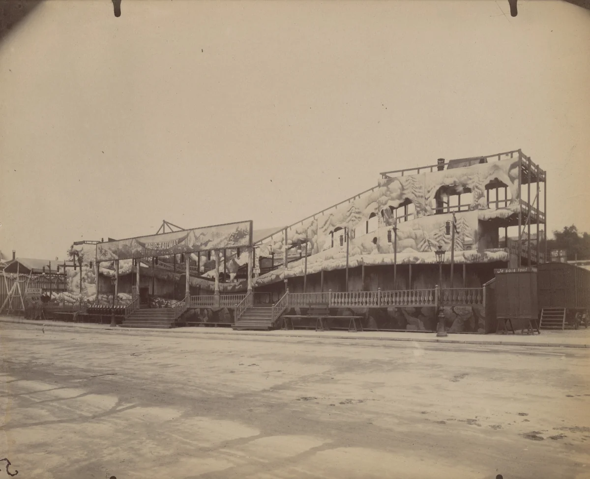 Fête des Invalides by Eugène Atget, photograph, 1914