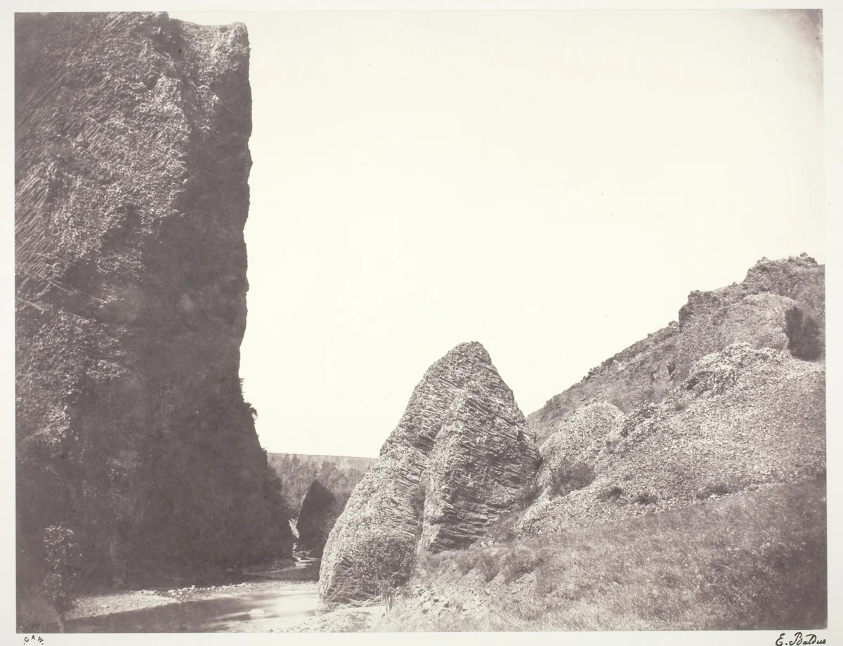 Ruisseau coulant entre une falaise et des rochers by Édouard Baldus, photograph, 1854