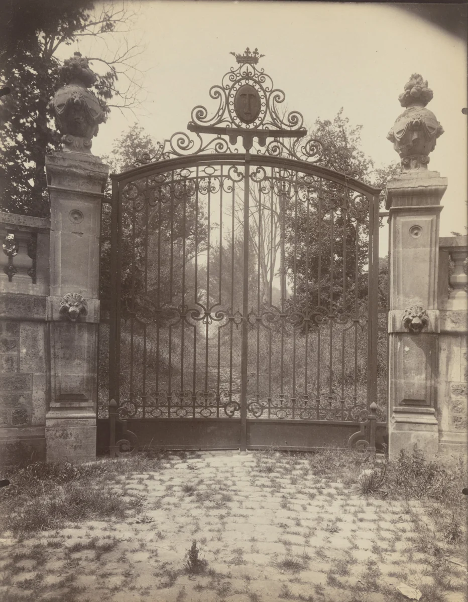Bourg-la-Reine, entrée du Château by Eugène Atget, photograph, 1924