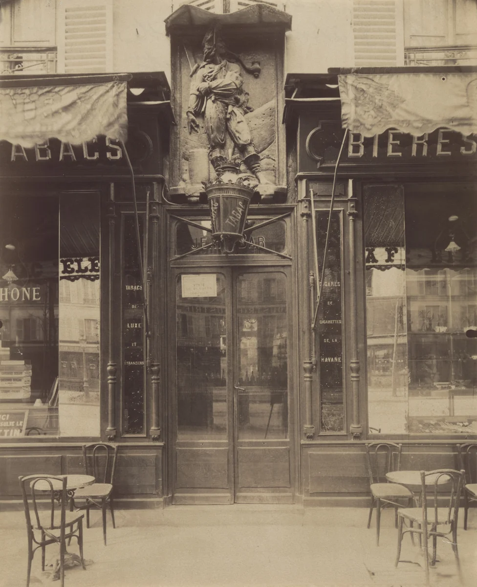 À Jean Bart. 38 Avenue la Motte Piquet by Eugène Atget, photograph, 1911