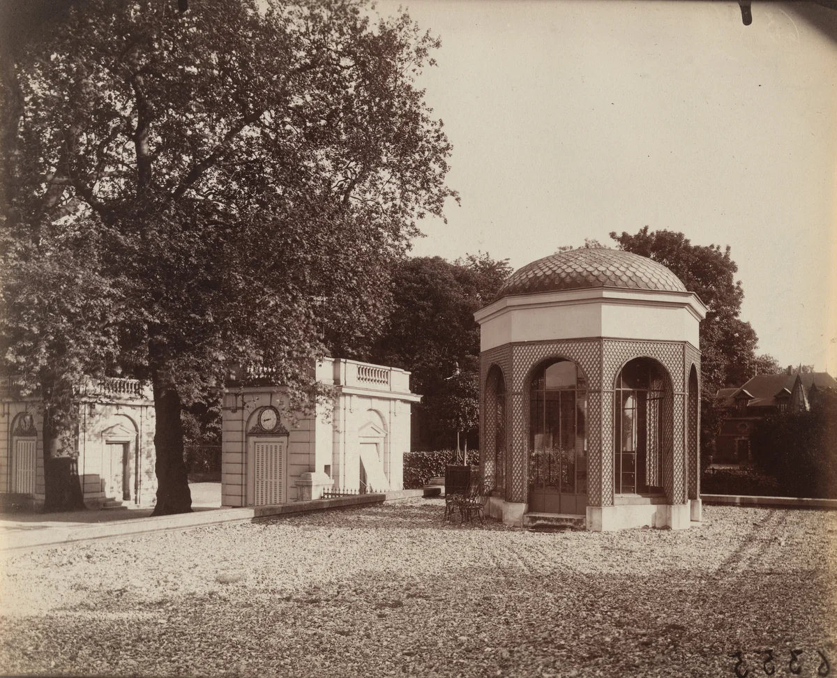 Château de Bagatelle by Eugène Atget, photograph, 1922