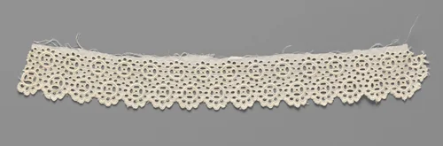 Strook batist met kantborduurwerk met twee rijen opengewerkte margrieten en een schulpenrand by C.I. Bosch Reitz-Teding van Berkhout, other, 1860