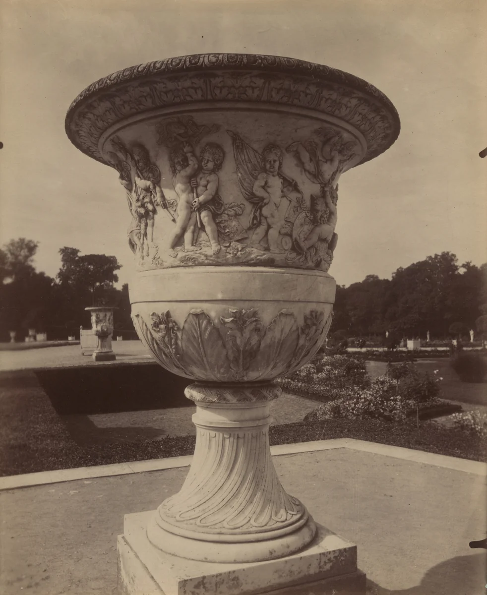 Versailles, vase by Eugène Atget, photograph, 1905