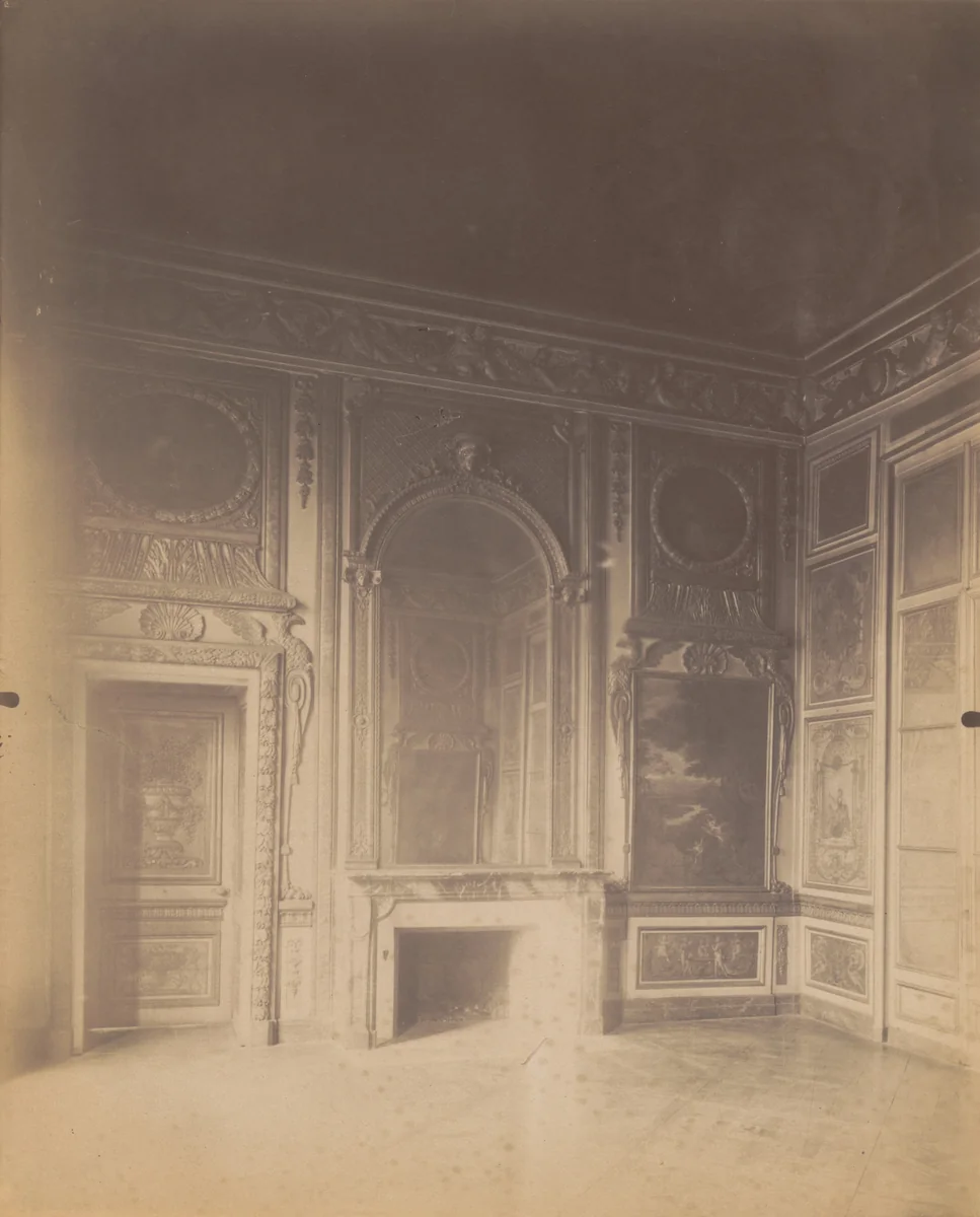 Hôtel de Lauzun, quai d'Anjou by Eugène Atget, photograph, 1904