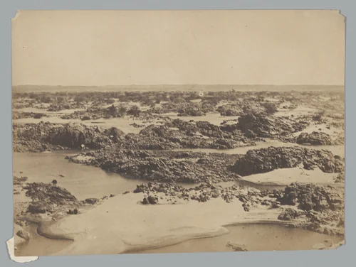 Batu-el-Hadjar. Vue prise à la Seconde Cataracte by Maxime Du Camp, photograph, 1849-1851