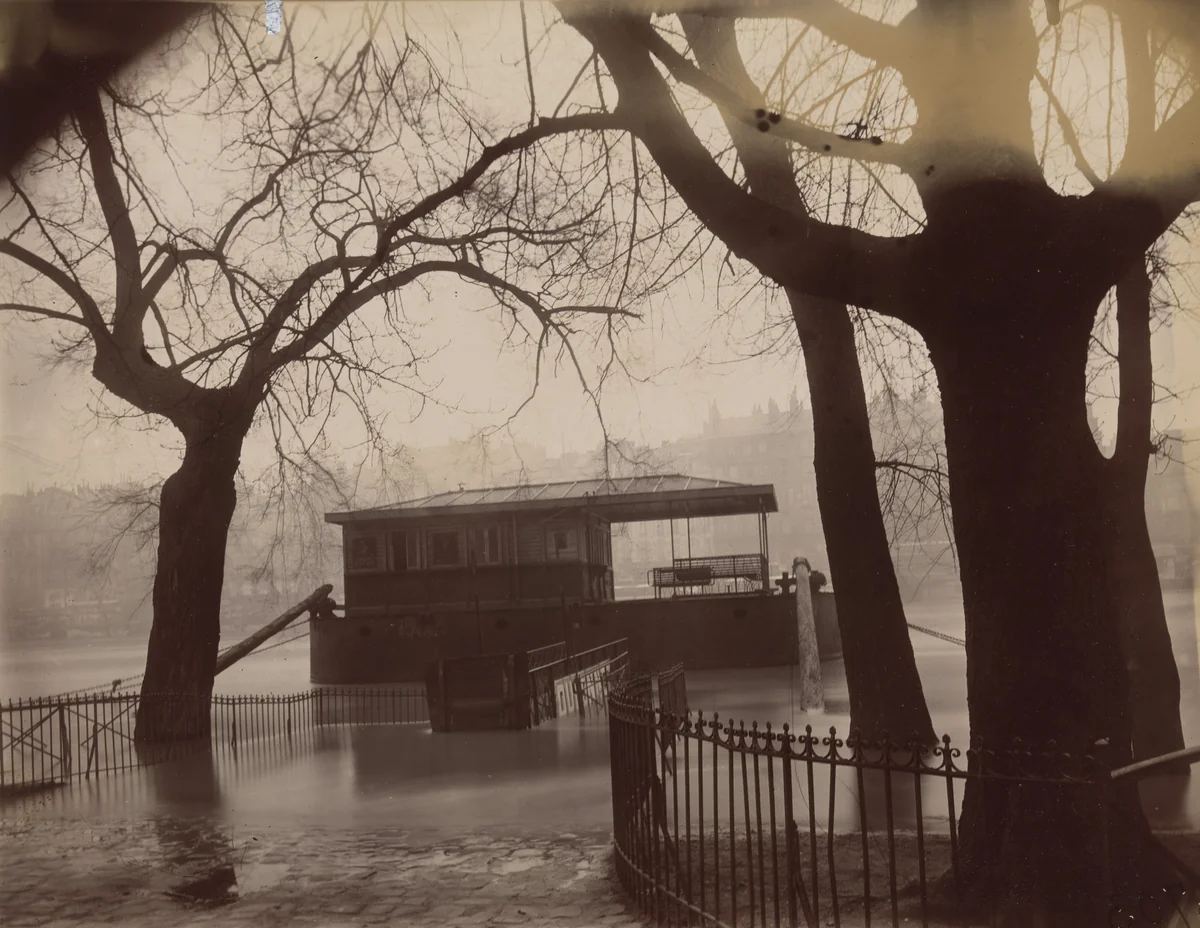 Port des Tuileries by Eugène Atget, photograph, 1927