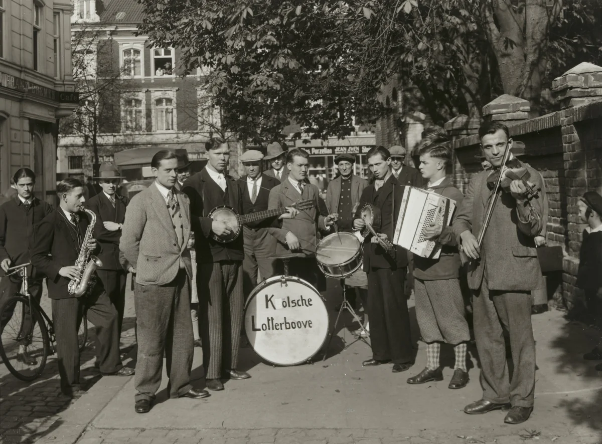 Street Musicians by August Sander, photograph, 1928