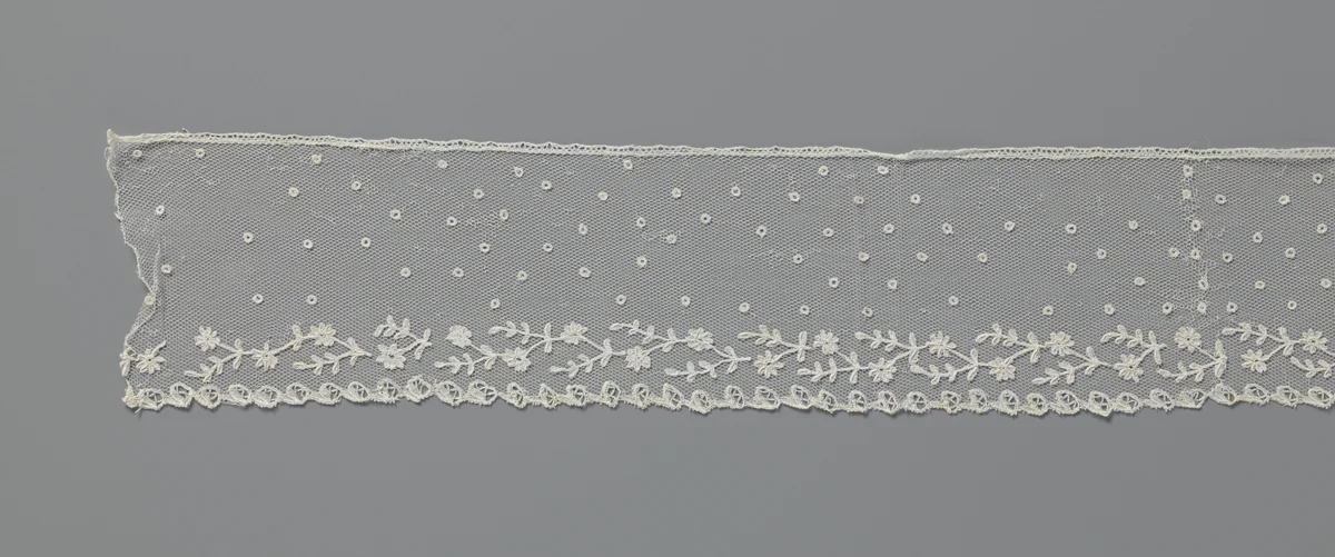 Strook applicatiekant met rozetbloempjes aan liggende bladrank by anonymous, other, 1800