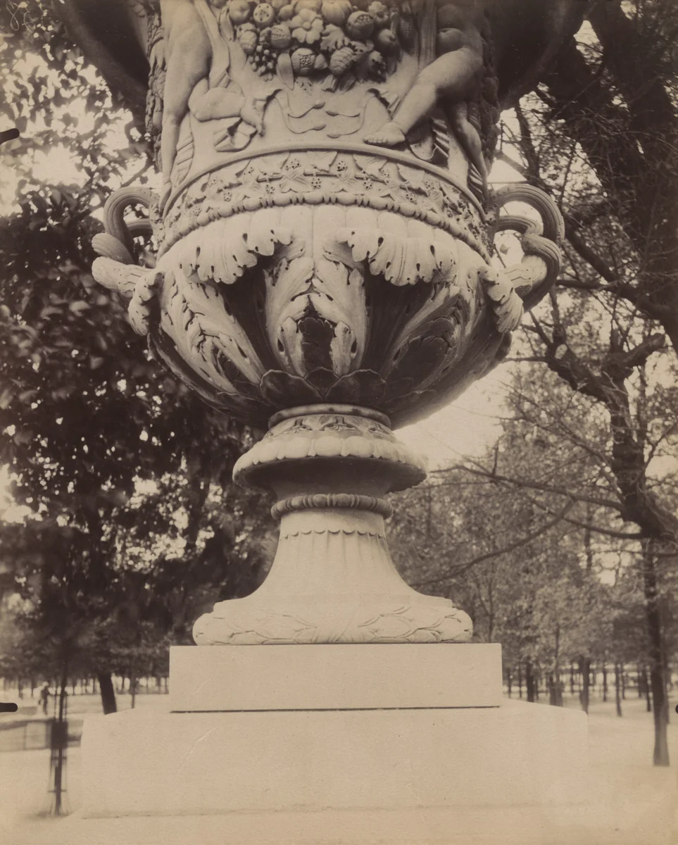 Tuileries (vase) by Eugène Atget, photograph, 1912