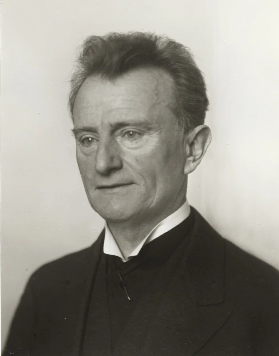 Singer and Lutenist [Robert Kothe] by August Sander, photograph, 1925