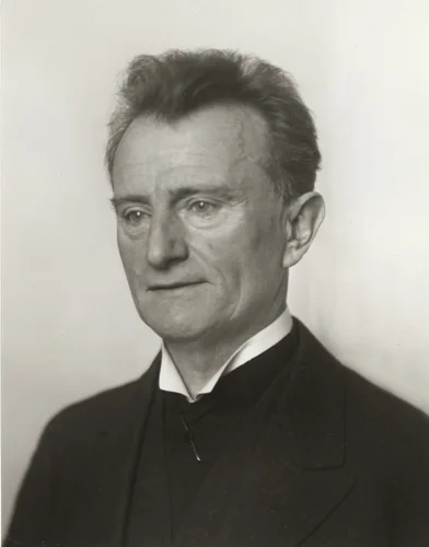 Singer and Lutenist [Robert Kothe] by August Sander, photograph, 1925