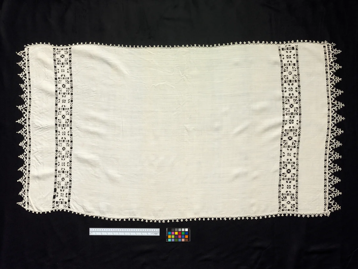 Needlepoint (Cutwork) and Bobbin Lace Cloth by Unknown, textile, 1560-1599