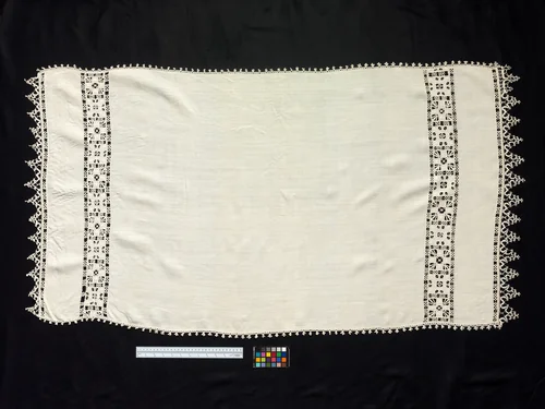 Needlepoint (Cutwork) and Bobbin Lace Cloth by Unknown, textile, 1560-1599