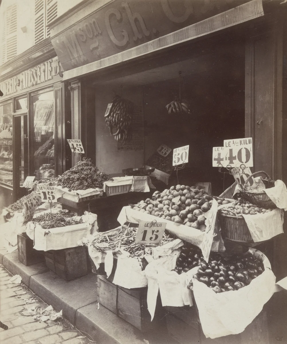 124 Rue Mouffetard by Eugène Atget, photograph, 1910