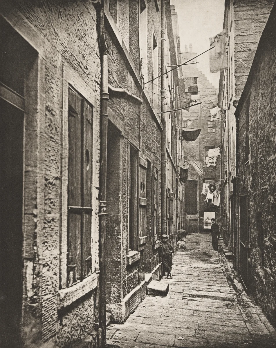 Close No. 65 High Street by Thomas Annan, photograph, 1868