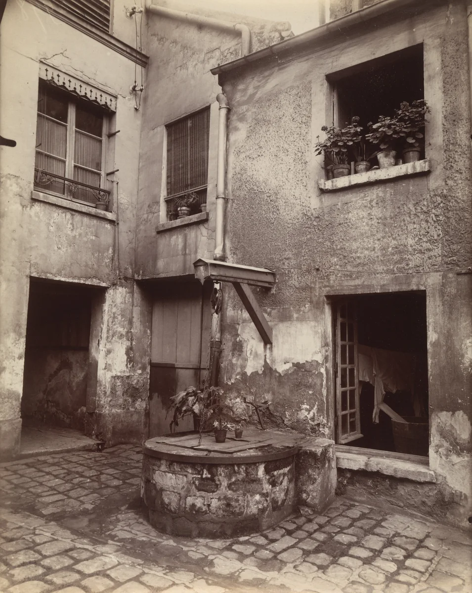 Châtillon, cour, rue de la Gare by Eugène Atget, photograph, 1922
