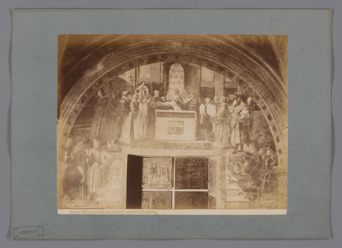 Fotoreproductie van het fresco De rechtvaardiging van Leo III door Rafaël in de Stanza dell'Incendio, Vaticaanstad by anonymous, photograph, 1851-1900