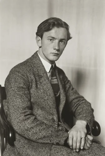 Painter and Graphic Artist [Ernst Krieg] by August Sander, photograph, 1924