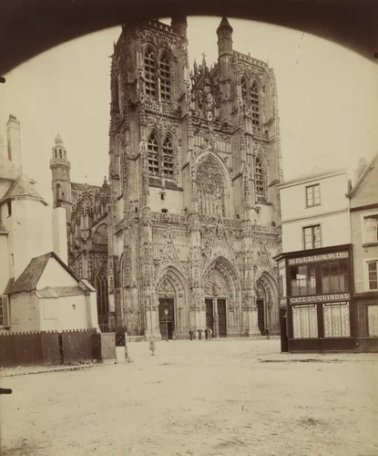 Abbeville by Eugène Atget, photograph, 1900