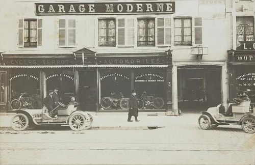 Garage moderne, Cycles Terrot – automobiles, Photographe Hattiger, Belfort by Unidentified Photographer, photograph, 1907