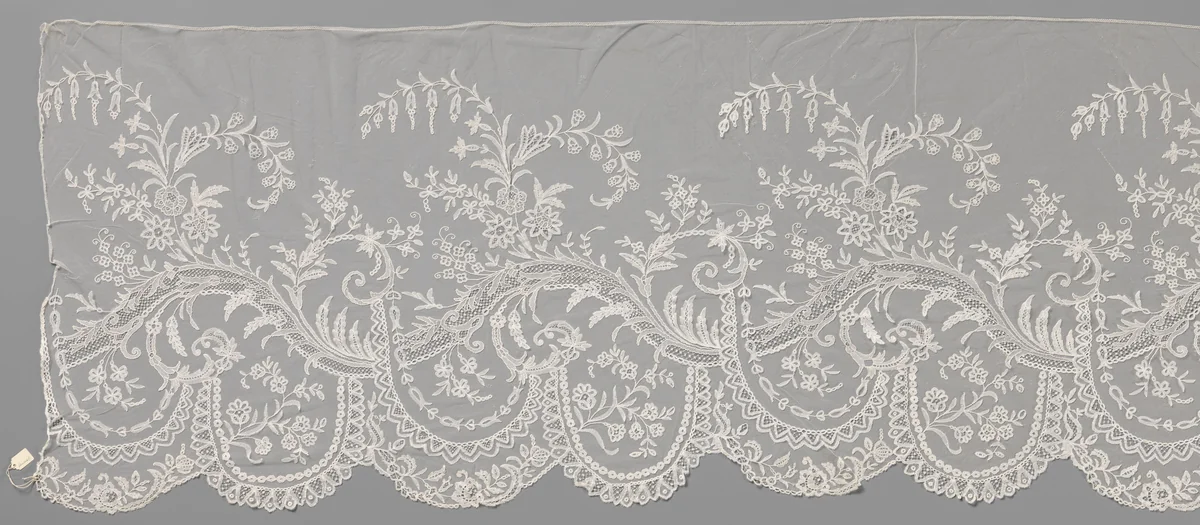 Japonstrook van applicatiekant met golvende rank en klokjesbloemtakken by anonymous, other, 1835-1849