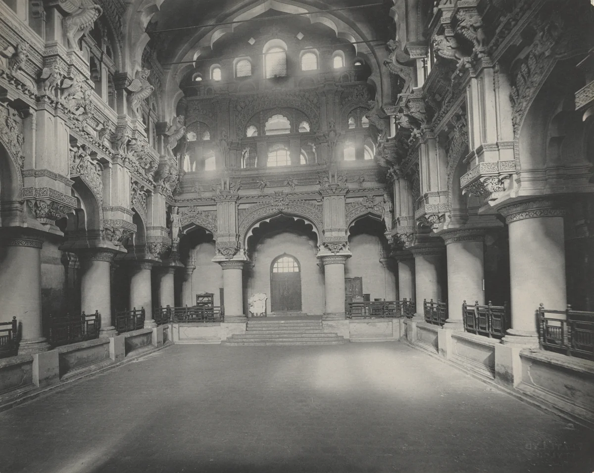 Entrance to Torumal Paiks Palace by A. W. A. Plâté Studio, photograph, 1890-1900
