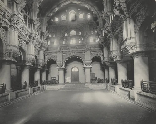 Entrance to Torumal Paiks Palace by A. W. A. Plâté Studio, photograph, 1890-1900