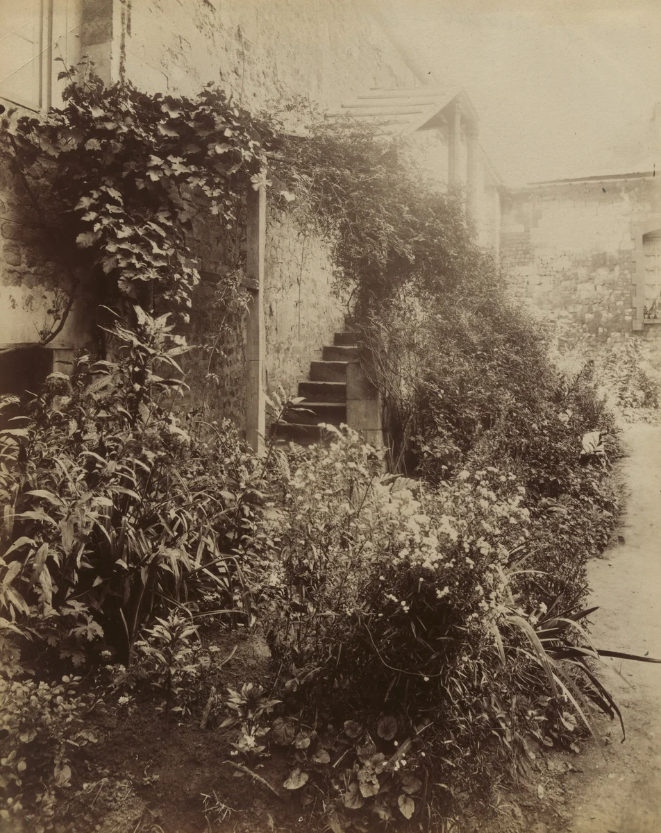 Beauvais. Entrée de Musée by Eugène Atget, photograph, 1904