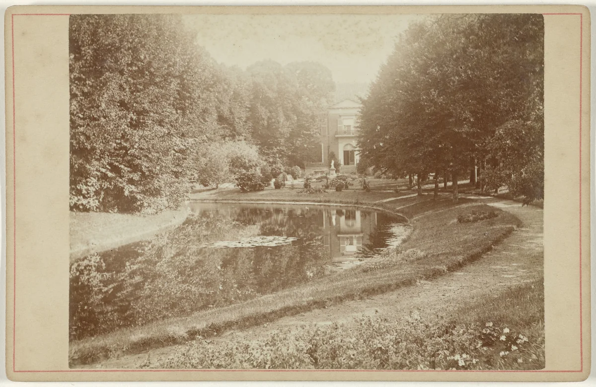 Gezicht op Huize Scheybeeck in het gelijknamige park in Beverwijk by anonymous, photograph, 1890-1910